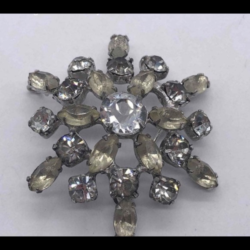 Vintage signed "Kramer" Sterling Silver Sparkly Rhinestone Brooch